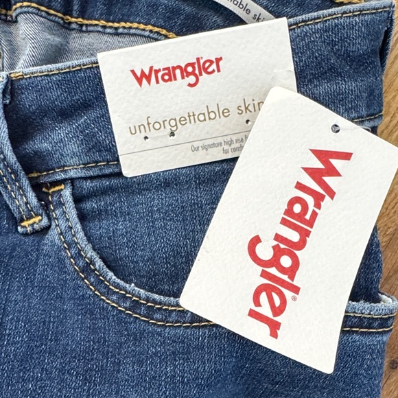 NWT Wrangler High Rise Unforgettable Skinny Jeans for Women - Picture 5 of 6